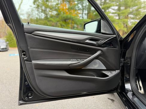 Used 2018 BMW M5 image 12