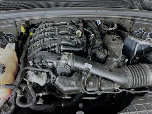 Used 2025 Jeep Grand Cherokee Limited w/ Luxury Tech Group II image 32