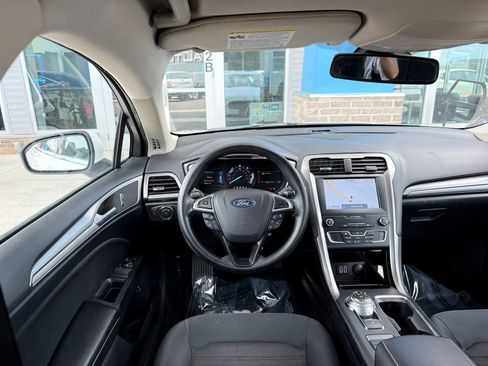 Used 2020 Ford Fusion SE FWD image 22