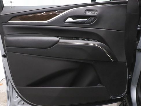 Used 2024 Cadillac Escalade Premium Luxury Platinum image 12