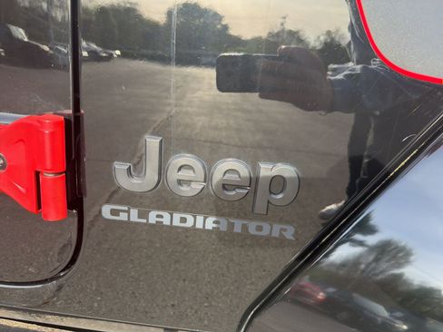 Used 2022 Jeep Gladiator Sport image 30