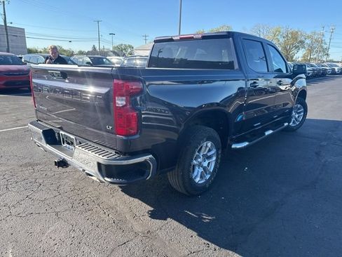 Used 2022 Chevrolet Silverado 1500 LT w/ Z71 Off-Road Package AWD/4WD image 4