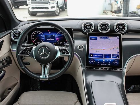 Used 2025 Mercedes-Benz GLC 300 4MATIC image 14