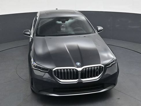 Used 2025 BMW i5 eDrive40i w/ Premium Package RWD image 32