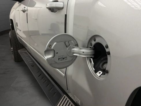 Used 2018 Chevrolet Silverado 1500 LT w/ All Star Edition RWD image 26