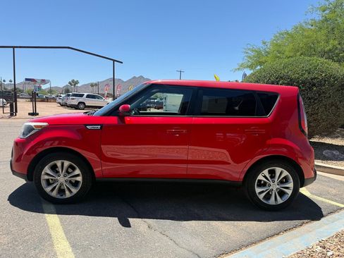 Used 2015 Kia Soul + w/ Audio Package FWD image 3