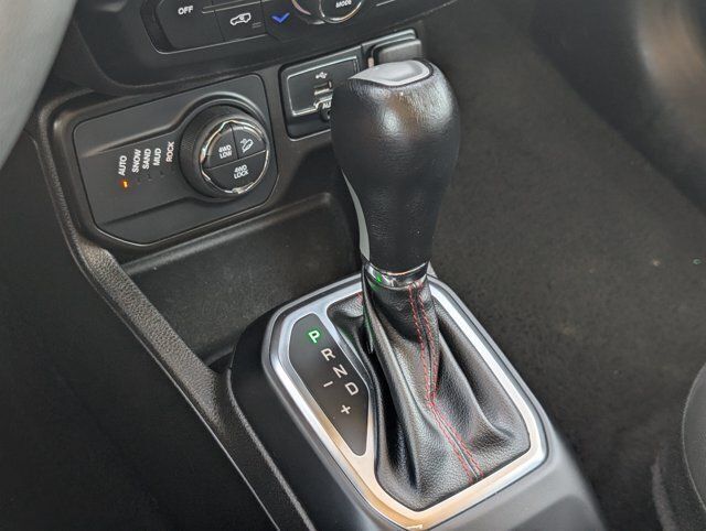 Used 2023 Jeep Renegade Trailhawk AWD/4WD image 29