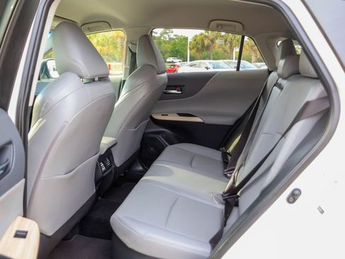 Used 2021 Toyota Venza XLE w/ Softex Package image 10