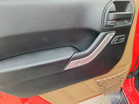 Used 2017 Jeep Wrangler Unlimited Sahara w/ Max Tow Package image 6