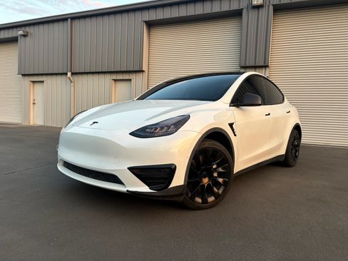 Used 2021 Tesla Model Y Long Range AWD/4WD image 4