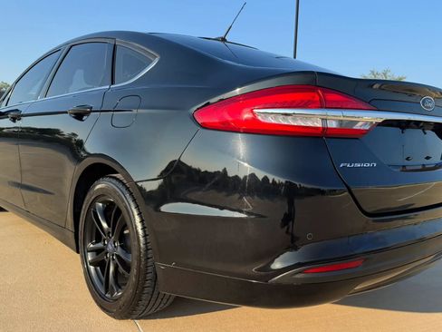 Used 2018 Ford Fusion SE w/ Fusion SE Technology Package FWD image 14