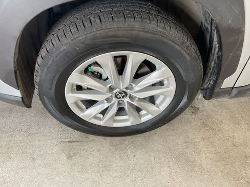 Certified 2023 Toyota Corolla Cross LE w/ Moonroof Package image 10