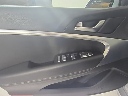 Used 2023 Genesis G70 2.0T RWD image 11