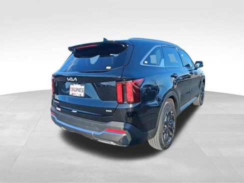 Used 2024 Kia Sorento S image 8