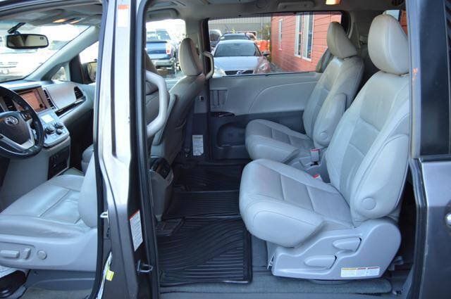 Used 2015 Toyota Sienna XLE Premium AWD/4WD image 12