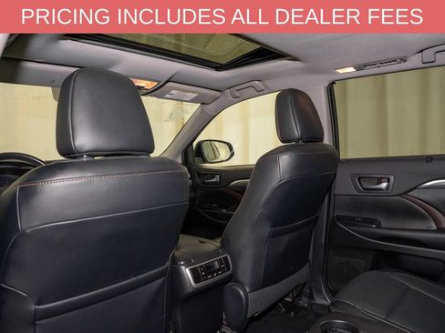 Used 2019 Toyota Highlander Limited FWD image 11