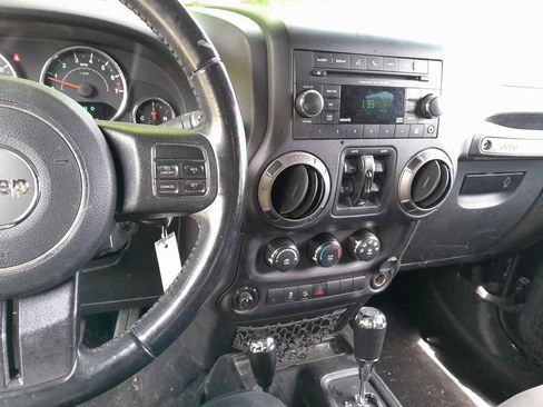 Used 2018 Jeep Wrangler Unlimited Sport S AWD/4WD image 17