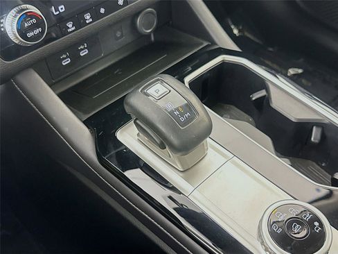 Used 2025 Mitsubishi Outlander SE FWD image 18