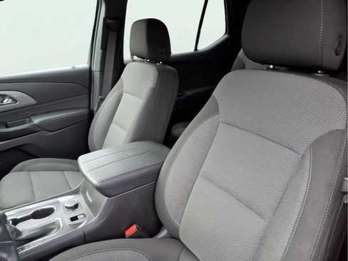 Used 2023 Chevrolet Traverse LT FWD image 7