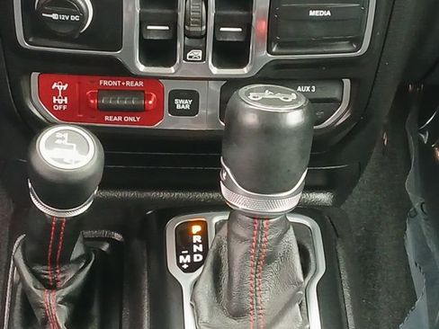 Used 2018 Jeep Wrangler Unlimited Rubicon w/ Safety Group AWD/4WD image 15