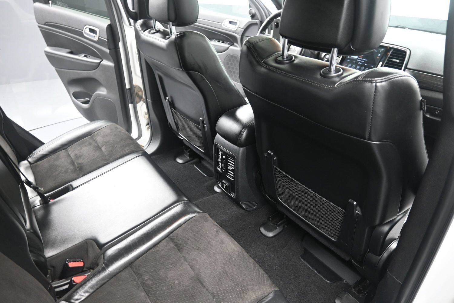 Used 2020 Jeep Grand Cherokee Altitude AWD/4WD image 30