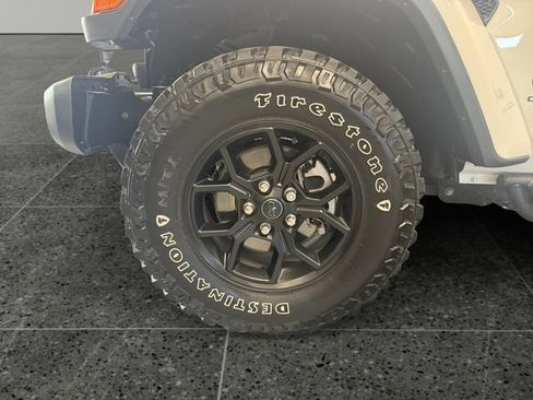 Used 2025 Jeep Gladiator Sport AWD/4WD image 27