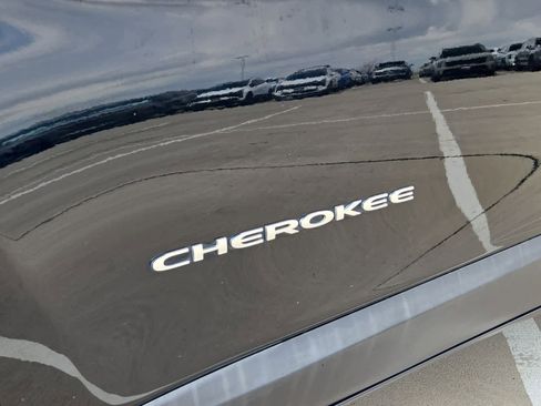 Used 2017 Jeep Cherokee Latitude image 12