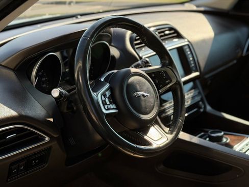 Used 2018 Jaguar F-PACE Prestige AWD/4WD image 5