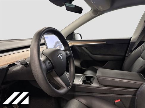 Used 2024 Tesla Model Y Long Range image 9