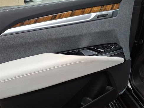 Used 2025 Cadillac Escalade ESV Sport Platinum image 12