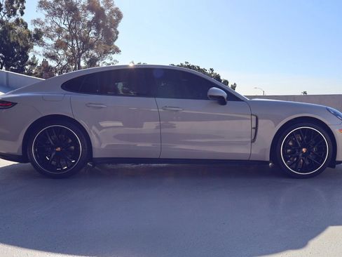 Certified 2022 Porsche Panamera Platinum Edition image 8