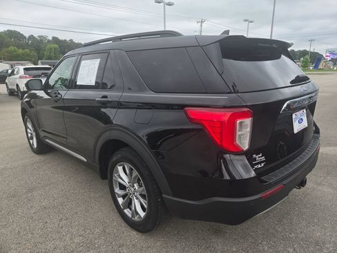 Used 2023 Ford Explorer XLT w/ Equipment Group 202A AWD/4WD image 3
