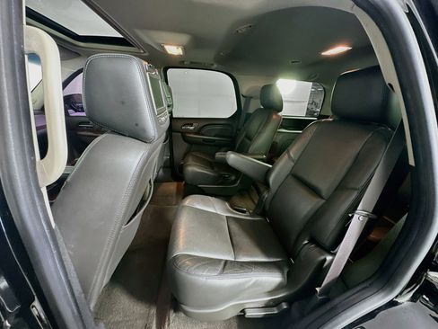 Used 2014 Cadillac Escalade Luxury RWD image 29