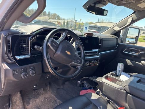 Used 2024 Chevrolet Silverado 3500 LT AWD/4WD image 5