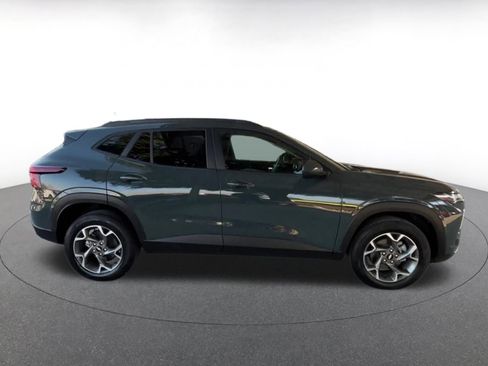 Used 2025 Chevrolet Trax LT image 16