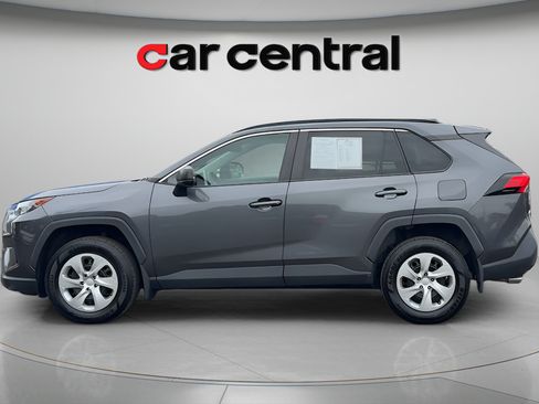 Used 2021 Toyota RAV4 LE AWD/4WD image 2