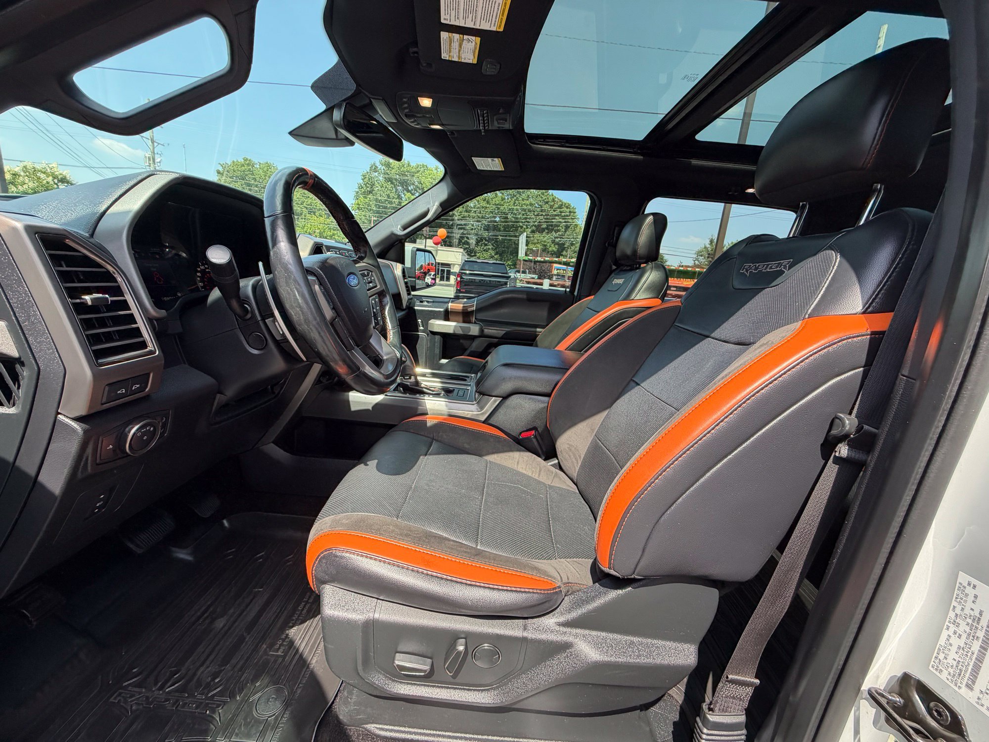 Used 2017 Ford F150 Raptor w/ Equipment Group 802A Luxury AWD/4WD image 19