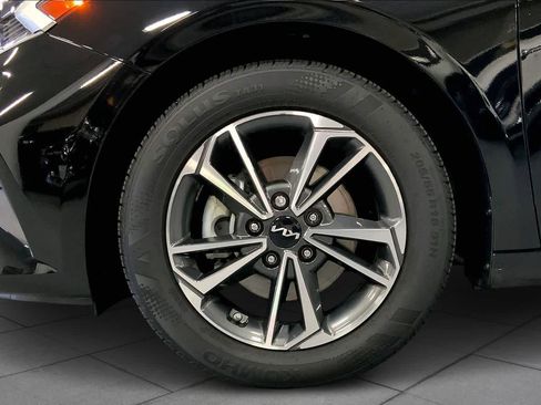 Used 2023 Kia Forte LXS image 10