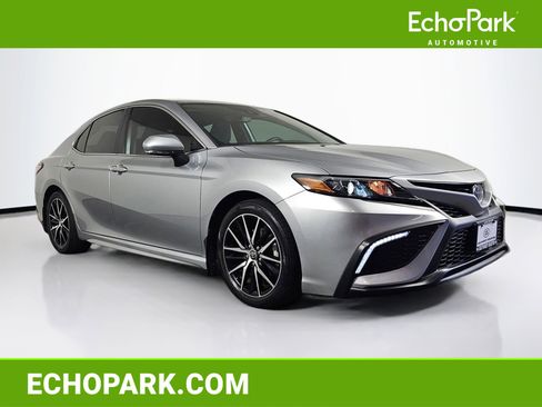 Used 2023 Toyota Camry SE image 1