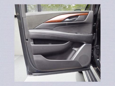 Used 2020 Cadillac Escalade ESV Premium Luxury image 27