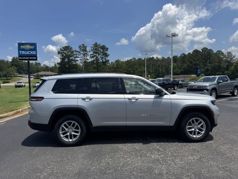 Used 2023 Jeep Grand Cherokee L Laredo image 2