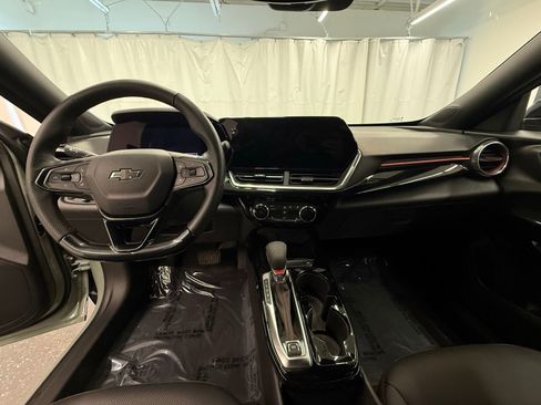 Used 2024 Chevrolet Trax RS w/ Driver Confidence Package image 17