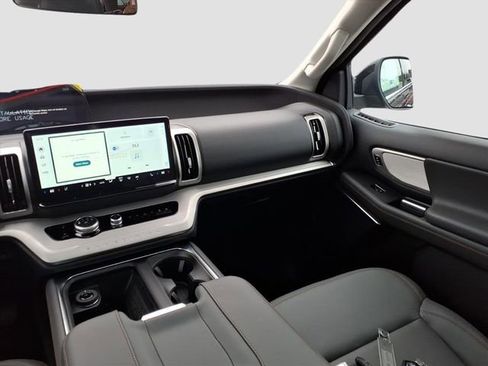 New 2025 Ford Expedition Max Active image 9