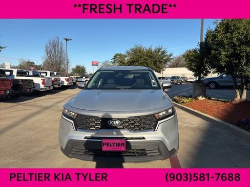 Used 2021 Kia Sorento LX image 2