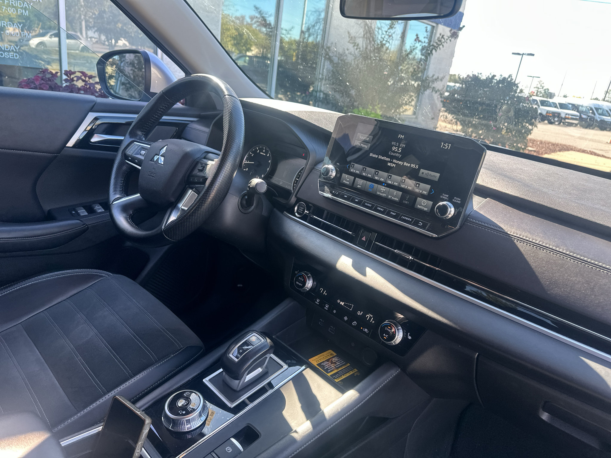 Used 2024 Mitsubishi Outlander SE FWD image 11