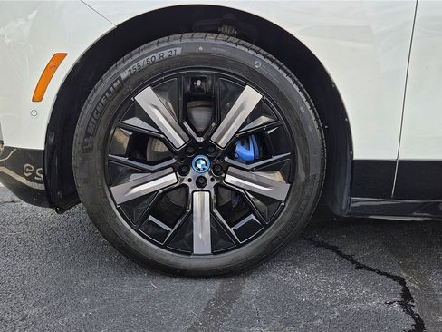 Used 2023 BMW iX xDrive50 w/ Premium Package AWD/4WD image 10
