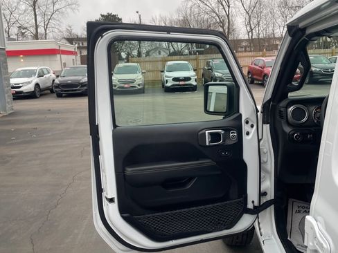 Used 2023 Jeep Wrangler Sahara image 20