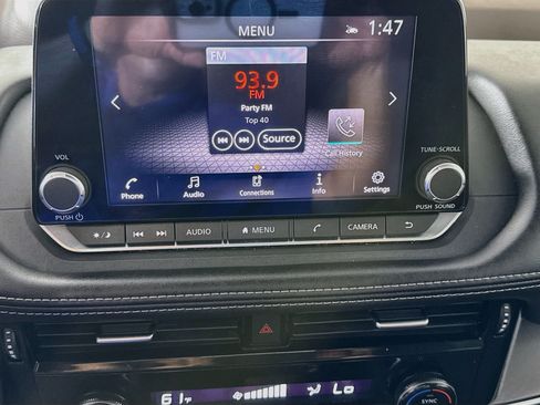 Used 2022 Nissan Rogue SV FWD image 18