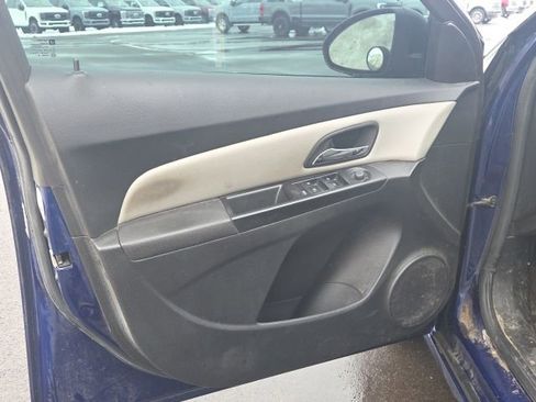 Used 2013 Chevrolet Cruze LS image 21