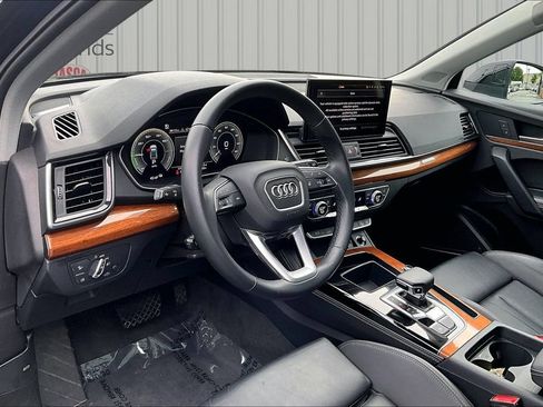 Used 2023 Audi Q5 e Premium Plus w/ Premium Plus Package AWD/4WD image 17